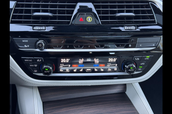 BMW 5 Serie Touring 530i xDrive High Executive M Sport Pakket Automaat / Live Cockpit Professional / Panoramadak / Trekhaak / Integrale Actieve Besturing / Stoelventilatie / Driving Assistant Professional / Laserlight / Bowers & Wilkins / M Sportremsysteem / Soft Close