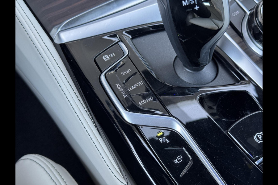 BMW 5 Serie Touring 530i xDrive High Executive M Sport Pakket Automaat / Live Cockpit Professional / Panoramadak / Trekhaak / Integrale Actieve Besturing / Stoelventilatie / Driving Assistant Professional / Laserlight / Bowers & Wilkins / M Sportremsysteem / Soft Close