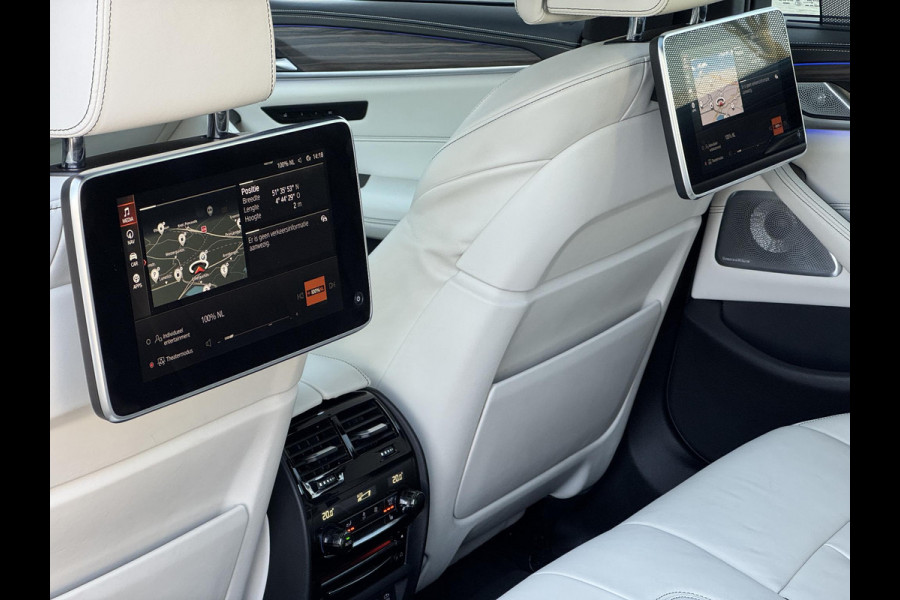 BMW 5 Serie Touring 530i xDrive High Executive M Sport Pakket Automaat / Live Cockpit Professional / Panoramadak / Trekhaak / Integrale Actieve Besturing / Stoelventilatie / Driving Assistant Professional / Laserlight / Bowers & Wilkins / M Sportremsysteem / Soft Close