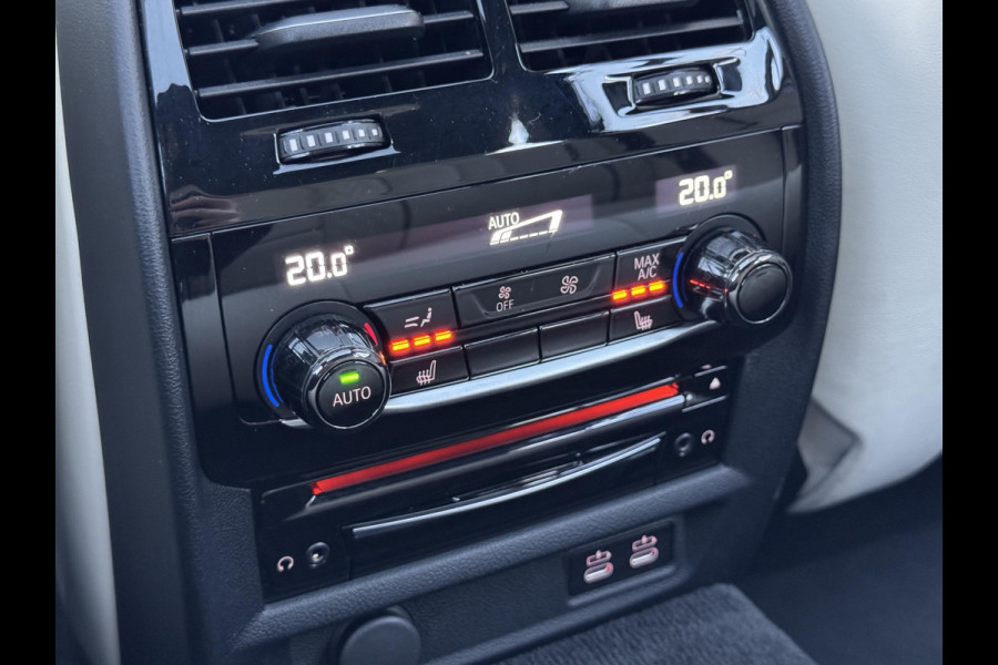 BMW 5 Serie Touring 530i xDrive High Executive M Sport Pakket Automaat / Live Cockpit Professional / Panoramadak / Trekhaak / Integrale Actieve Besturing / Stoelventilatie / Driving Assistant Professional / Laserlight / Bowers & Wilkins / M Sportremsysteem / Soft Close