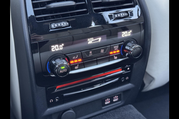 BMW 5 Serie Touring 530i xDrive High Executive M Sport Pakket Automaat / Live Cockpit Professional / Panoramadak / Trekhaak / Integrale Actieve Besturing / Stoelventilatie / Driving Assistant Professional / Laserlight / Bowers & Wilkins / M Sportremsysteem / Soft Close