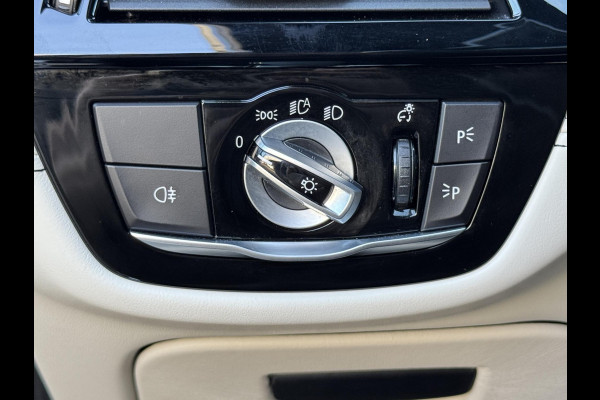 BMW 5 Serie Touring 530i xDrive High Executive M Sport Pakket Automaat / Live Cockpit Professional / Panoramadak / Trekhaak / Integrale Actieve Besturing / Stoelventilatie / Driving Assistant Professional / Laserlight / Bowers & Wilkins / M Sportremsysteem / Soft Close