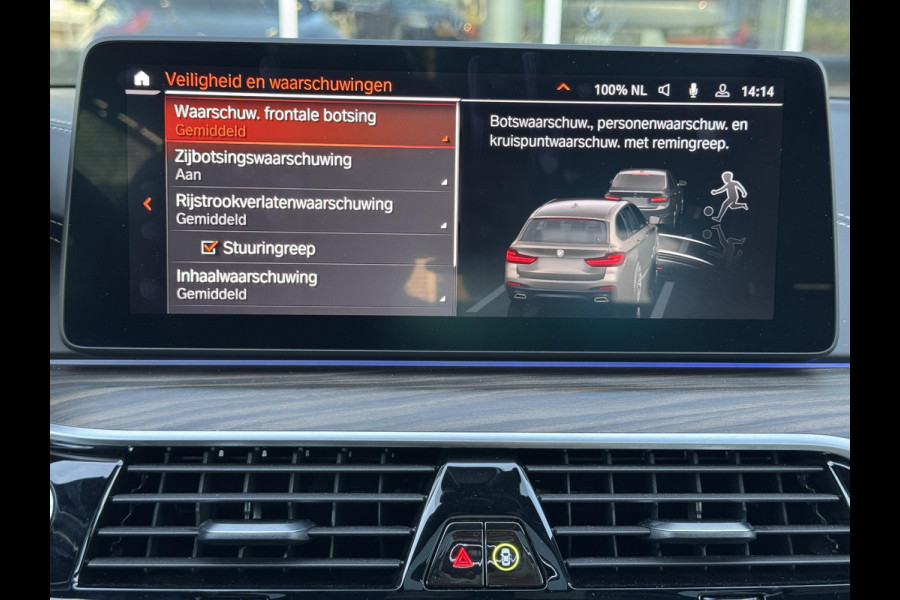 BMW 5 Serie Touring 530i xDrive High Executive M Sport Pakket Automaat / Live Cockpit Professional / Panoramadak / Trekhaak / Integrale Actieve Besturing / Stoelventilatie / Driving Assistant Professional / Laserlight / Bowers & Wilkins / M Sportremsysteem / Soft Close