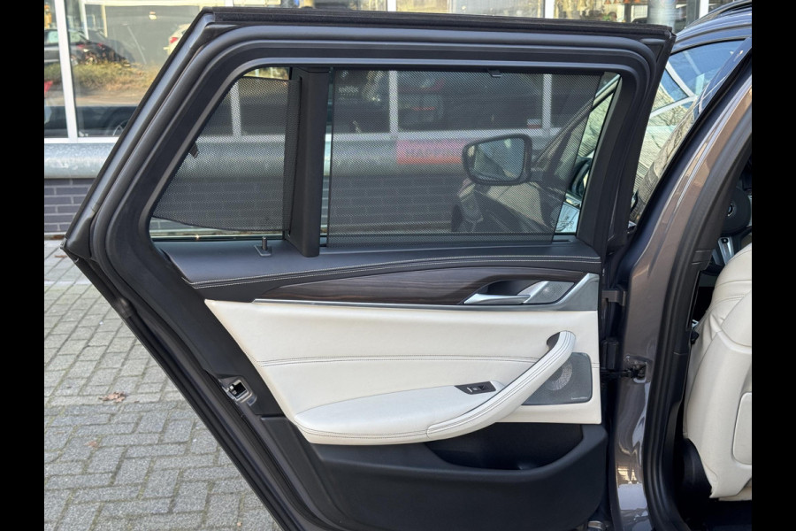 BMW 5 Serie Touring 530i xDrive High Executive M Sport Pakket Automaat / Live Cockpit Professional / Panoramadak / Trekhaak / Integrale Actieve Besturing / Stoelventilatie / Driving Assistant Professional / Laserlight / Bowers & Wilkins / M Sportremsysteem / Soft Close