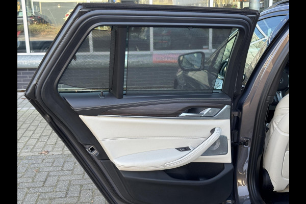 BMW 5 Serie Touring 530i xDrive High Executive M Sport Pakket Automaat / Live Cockpit Professional / Panoramadak / Trekhaak / Integrale Actieve Besturing / Stoelventilatie / Driving Assistant Professional / Laserlight / Bowers & Wilkins / M Sportremsysteem / Soft Close