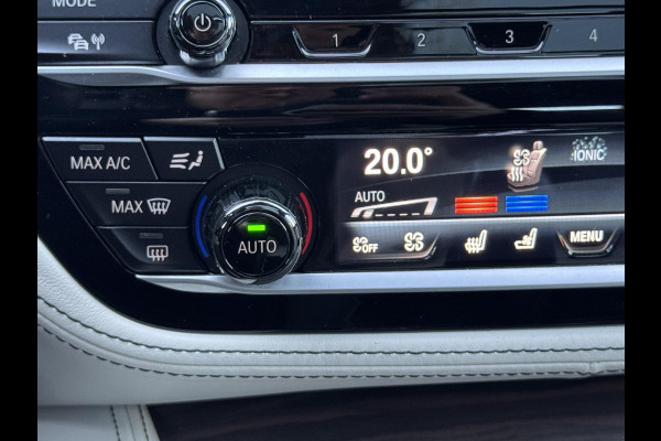 BMW 5 Serie Touring 530i xDrive High Executive M Sport Pakket Automaat / Live Cockpit Professional / Panoramadak / Trekhaak / Integrale Actieve Besturing / Stoelventilatie / Driving Assistant Professional / Laserlight / Bowers & Wilkins / M Sportremsysteem / Soft Close