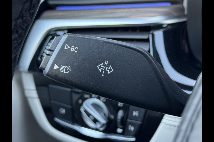 BMW 5 Serie Touring 530i xDrive High Executive M Sport Pakket Automaat / Live Cockpit Professional / Panoramadak / Trekhaak / Integrale Actieve Besturing / Stoelventilatie / Driving Assistant Professional / Laserlight / Bowers & Wilkins / M Sportremsysteem / Soft Close