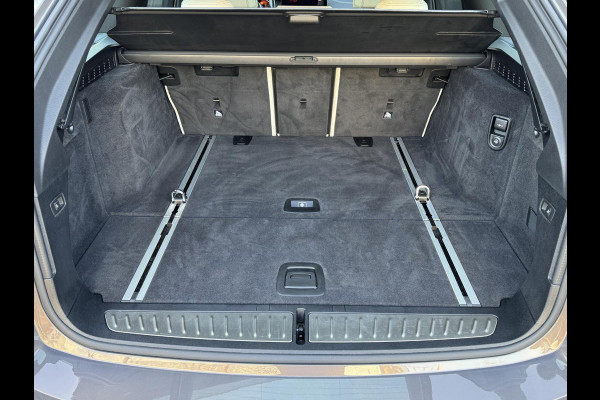 BMW 5 Serie Touring 530i xDrive High Executive M Sport Pakket Automaat / Live Cockpit Professional / Panoramadak / Trekhaak / Integrale Actieve Besturing / Stoelventilatie / Driving Assistant Professional / Laserlight / Bowers & Wilkins / M Sportremsysteem / Soft Close