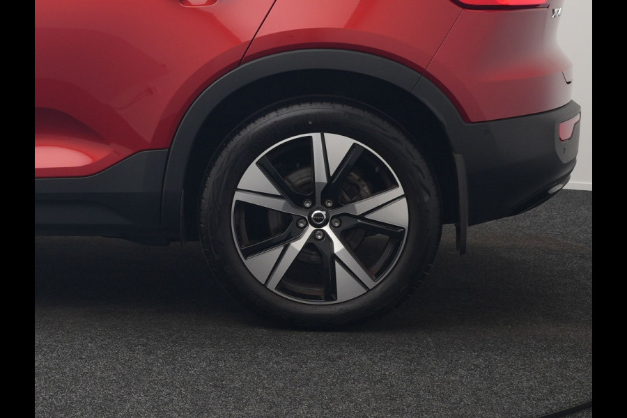 Volvo XC40 T5 Recharge R-Design Plug In Hybrid 263pk Dealer O.H PHEV | Panodak | 360 Camera | Adaptive Cruise | Harman & Kardon | Alcantara Sportstoelen Memory & Verwarmd | Keyless | Pilot Assist | Apple Carplay | Navigatie | Virtual | DAB |