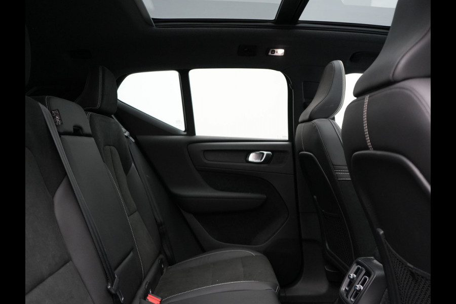 Volvo XC40 T5 Recharge R-Design Plug In Hybrid 263pk Dealer O.H PHEV | Panodak | 360 Camera | Adaptive Cruise | Harman & Kardon | Alcantara Sportstoelen Memory & Verwarmd | Keyless | Pilot Assist | Apple Carplay | Navigatie | Virtual | DAB |