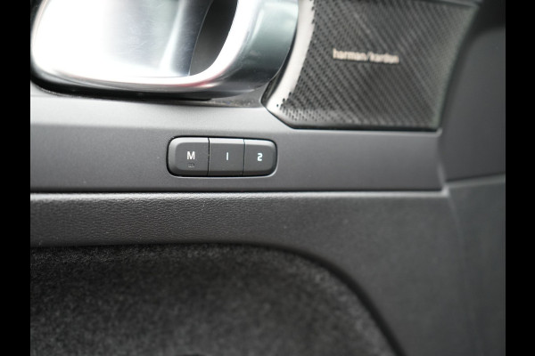 Volvo XC40 T5 Recharge R-Design Plug In Hybrid 263pk Dealer O.H PHEV | Panodak | 360 Camera | Adaptive Cruise | Harman & Kardon | Alcantara Sportstoelen Memory & Verwarmd | Keyless | Pilot Assist | Apple Carplay | Navigatie | Virtual | DAB |