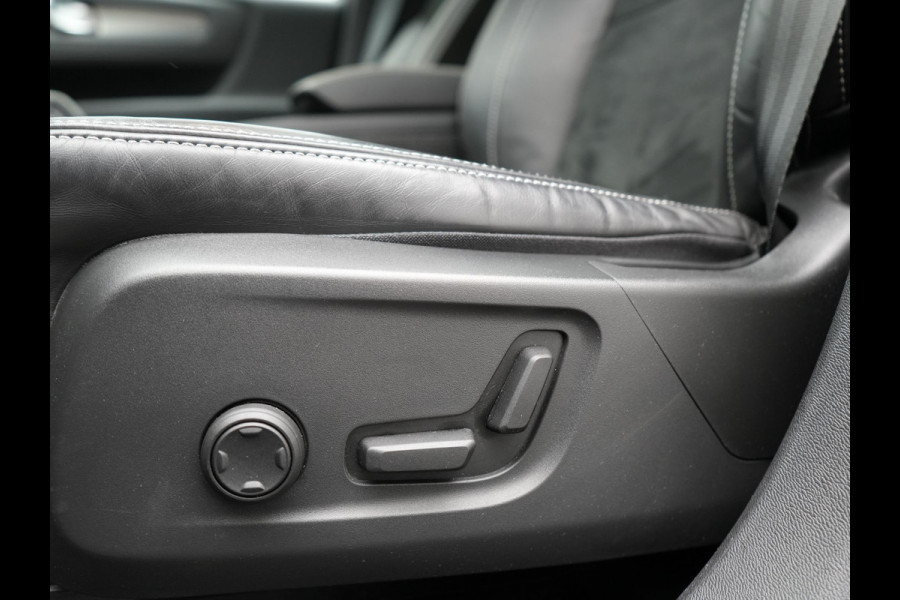 Volvo XC40 T5 Recharge R-Design Plug In Hybrid 263pk Dealer O.H PHEV | Panodak | 360 Camera | Adaptive Cruise | Harman & Kardon | Alcantara Sportstoelen Memory & Verwarmd | Keyless | Pilot Assist | Apple Carplay | Navigatie | Virtual | DAB |