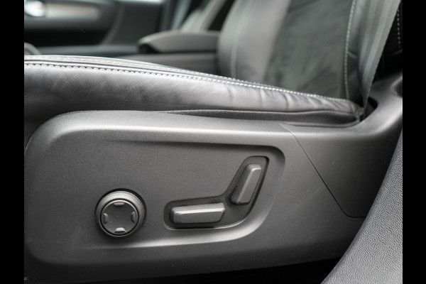 Volvo XC40 T5 Recharge R-Design Plug In Hybrid 263pk Dealer O.H PHEV | Panodak | 360 Camera | Adaptive Cruise | Harman & Kardon | Alcantara Sportstoelen Memory & Verwarmd | Keyless | Pilot Assist | Apple Carplay | Navigatie | Virtual | DAB |