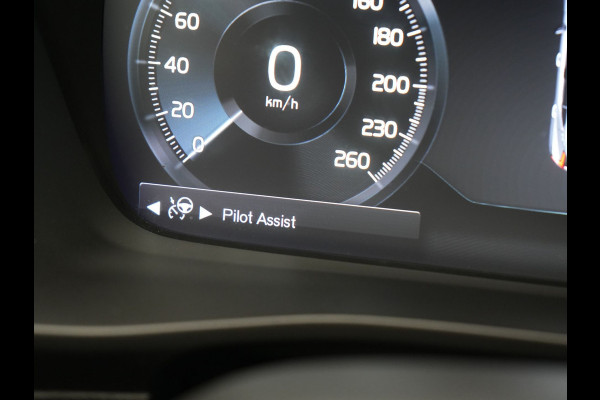 Volvo XC40 T5 Recharge R-Design Plug In Hybrid 263pk Dealer O.H PHEV | Panodak | 360 Camera | Adaptive Cruise | Harman & Kardon | Alcantara Sportstoelen Memory & Verwarmd | Keyless | Pilot Assist | Apple Carplay | Navigatie | Virtual | DAB |