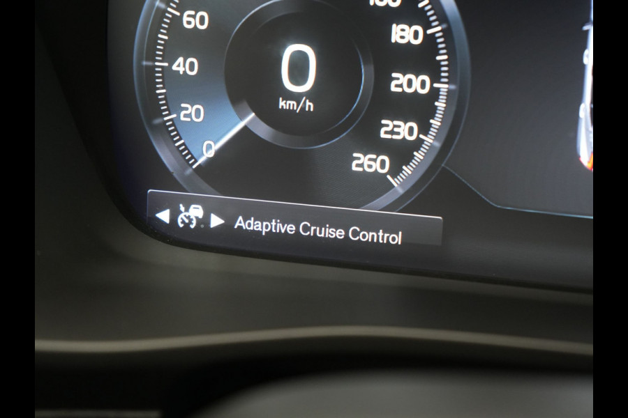 Volvo XC40 T5 Recharge R-Design Plug In Hybrid 263pk Dealer O.H PHEV | Panodak | 360 Camera | Adaptive Cruise | Harman & Kardon | Alcantara Sportstoelen Memory & Verwarmd | Keyless | Pilot Assist | Apple Carplay | Navigatie | Virtual | DAB |