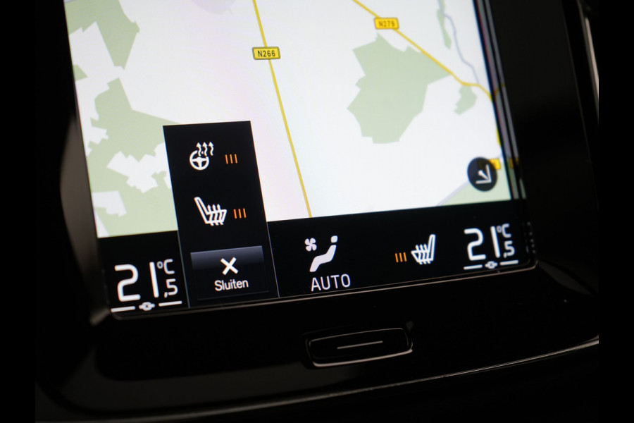 Volvo XC40 T5 Recharge R-Design Plug In Hybrid 263pk Dealer O.H PHEV | Panodak | 360 Camera | Adaptive Cruise | Harman & Kardon | Alcantara Sportstoelen Memory & Verwarmd | Keyless | Pilot Assist | Apple Carplay | Navigatie | Virtual | DAB |