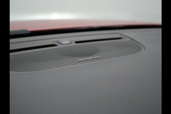 Volvo XC40 T5 Recharge R-Design Plug In Hybrid 263pk Dealer O.H PHEV | Panodak | 360 Camera | Adaptive Cruise | Harman & Kardon | Alcantara Sportstoelen Memory & Verwarmd | Keyless | Pilot Assist | Apple Carplay | Navigatie | Virtual | DAB |