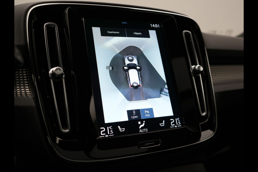 Volvo XC40 T5 Recharge R-Design Plug In Hybrid 263pk Dealer O.H PHEV | Panodak | 360 Camera | Adaptive Cruise | Harman & Kardon | Alcantara Sportstoelen Memory & Verwarmd | Keyless | Pilot Assist | Apple Carplay | Navigatie | Virtual | DAB |