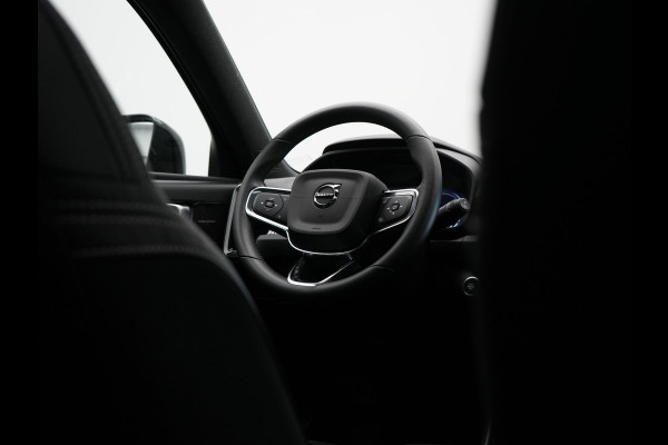 Volvo XC40 T5 Recharge R-Design Plug In Hybrid 263pk Dealer O.H PHEV | Panodak | 360 Camera | Adaptive Cruise | Harman & Kardon | Alcantara Sportstoelen Memory & Verwarmd | Keyless | Pilot Assist | Apple Carplay | Navigatie | Virtual | DAB |