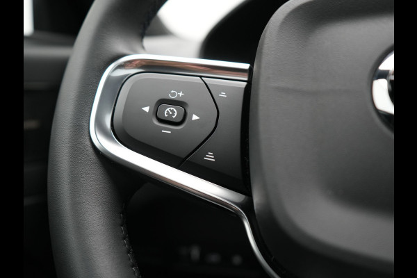 Volvo XC40 T5 Recharge R-Design Plug In Hybrid 263pk Dealer O.H PHEV | Panodak | 360 Camera | Adaptive Cruise | Harman & Kardon | Alcantara Sportstoelen Memory & Verwarmd | Keyless | Pilot Assist | Apple Carplay | Navigatie | Virtual | DAB |