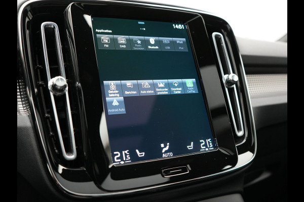 Volvo XC40 T5 Recharge R-Design Plug In Hybrid 263pk Dealer O.H PHEV | Panodak | 360 Camera | Adaptive Cruise | Harman & Kardon | Alcantara Sportstoelen Memory & Verwarmd | Keyless | Pilot Assist | Apple Carplay | Navigatie | Virtual | DAB |