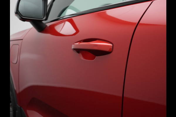 Volvo XC40 T5 Recharge R-Design Plug In Hybrid 263pk Dealer O.H PHEV | Panodak | 360 Camera | Adaptive Cruise | Harman & Kardon | Alcantara Sportstoelen Memory & Verwarmd | Keyless | Pilot Assist | Apple Carplay | Navigatie | Virtual | DAB |