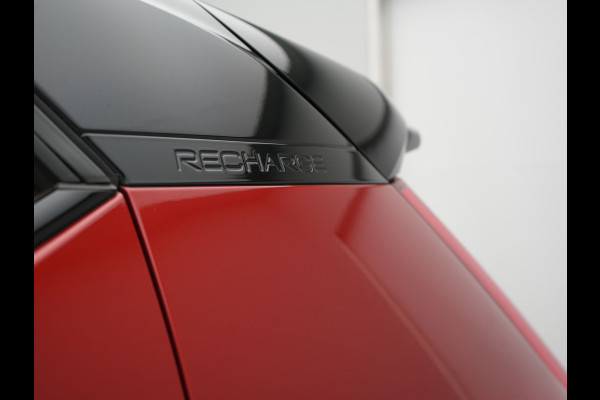 Volvo XC40 T5 Recharge R-Design Plug In Hybrid 263pk Dealer O.H PHEV | Panodak | 360 Camera | Adaptive Cruise | Harman & Kardon | Alcantara Sportstoelen Memory & Verwarmd | Keyless | Pilot Assist | Apple Carplay | Navigatie | Virtual | DAB |