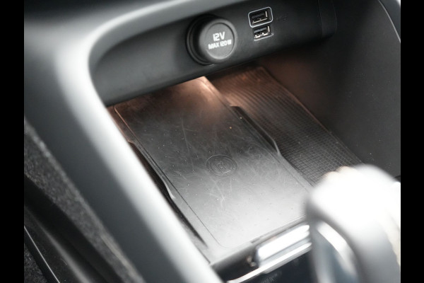 Volvo XC40 T5 Recharge R-Design Plug In Hybrid 263pk Dealer O.H PHEV | Panodak | 360 Camera | Adaptive Cruise | Harman & Kardon | Alcantara Sportstoelen Memory & Verwarmd | Keyless | Pilot Assist | Apple Carplay | Navigatie | Virtual | DAB |
