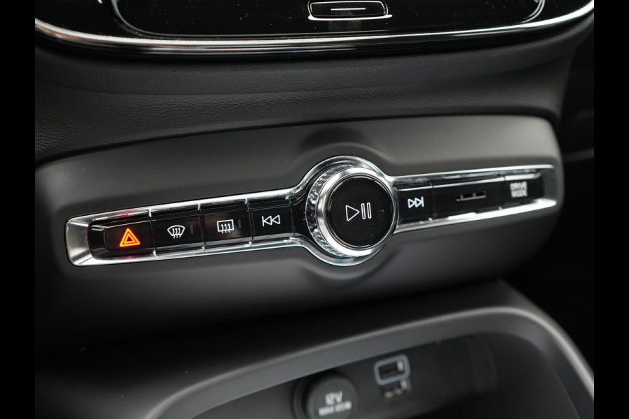 Volvo XC40 T5 Recharge R-Design Plug In Hybrid 263pk Dealer O.H PHEV | Panodak | 360 Camera | Adaptive Cruise | Harman & Kardon | Alcantara Sportstoelen Memory & Verwarmd | Keyless | Pilot Assist | Apple Carplay | Navigatie | Virtual | DAB |