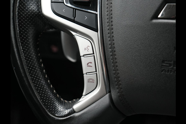 Mitsubishi Outlander 2.4 Intense Plug In Hybrid 225pk Dealer O.H PHEV | Trekhaak Afneembaar | Alcantara Sportstoelen Verwarmd | Camera | Apple Carplay | Keyless | DAB |
