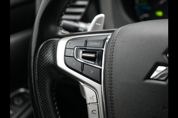 Mitsubishi Outlander 2.4 Intense Plug In Hybrid 225pk Dealer O.H PHEV | Trekhaak Afneembaar | Alcantara Sportstoelen Verwarmd | Camera | Apple Carplay | Keyless | DAB |