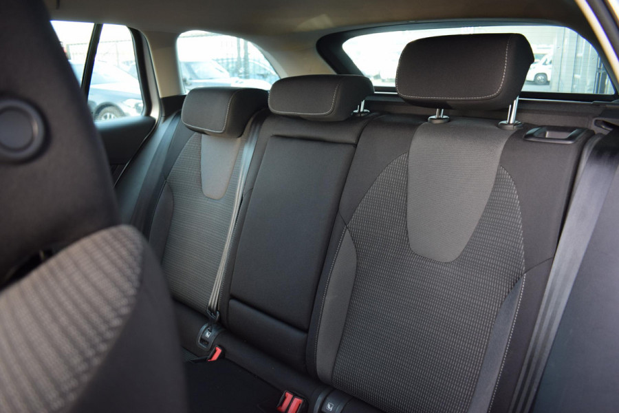 Škoda Octavia Combi 1.0 e-TSI Business Edition | Apple CarPlay | LED | Climate | 17" LM