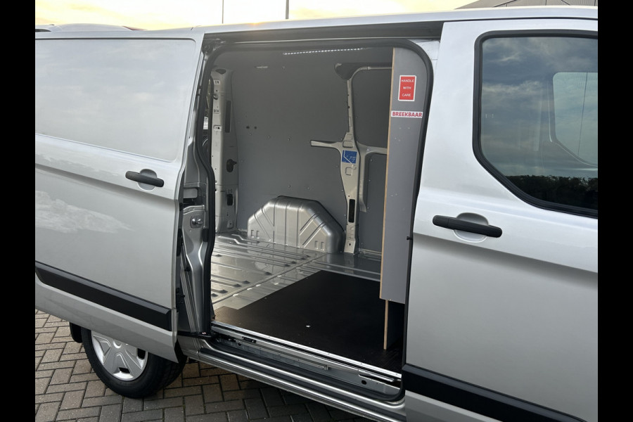Ford Transit Custom 300 2.0 TDCI 130 PK AUTOMAAT / L1H1 / STOELVERW / 1e EIG. / ACHTERKLEP / AIRCO / CRUISE / NAVI / CAMERA / CARPLAY