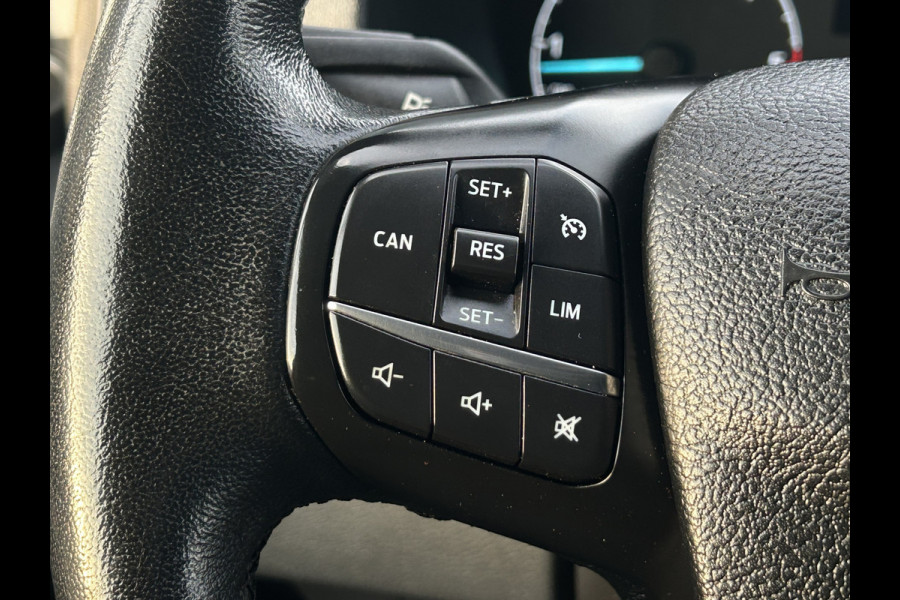 Ford Transit Custom 300 2.0 TDCI 130 PK AUTOMAAT / L1H1 / STOELVERW / 1e EIG. / ACHTERKLEP / AIRCO / CRUISE / NAVI / CAMERA / CARPLAY