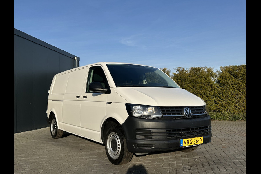 Volkswagen Transporter 2.0 TDI 102 PK / L2H1 / UNIEK 29.774 KM !! / 1e EIGENAAR / TREKHAAK / AIRCO / 3 ZITS