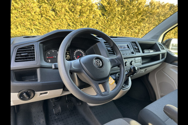 Volkswagen Transporter 2.0 TDI 102 PK / L2H1 / UNIEK 29.774 KM !! / 1e EIGENAAR / TREKHAAK / AIRCO / 3 ZITS