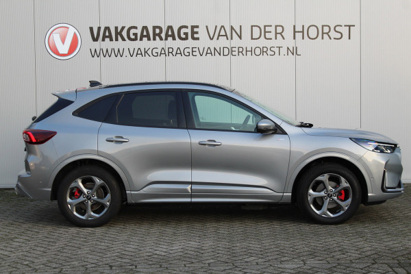 Ford Kuga 2.5-243pk PHEV ST-Line X. Van €. 54.937,- voor €. 43.735,- Trekgewicht van 2.100kg ! Elektr. panodak., elektr. trekhaak, stoel-, stuur- en voorraamverw., 360gr. Camera, HUD, AppleCarplay/Androidauto, Elektr. verstelb. comfortstoelen, LED verl.