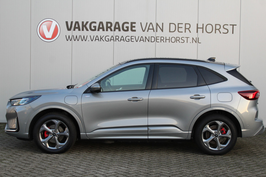Ford Kuga 2.5-243pk PHEV ST-Line X. Van €. 54.937,- voor €. 43.735,- Trekgewicht van 2.100kg ! Elektr. panodak., elektr. trekhaak, stoel-, stuur- en voorraamverw., 360gr. Camera, HUD, AppleCarplay/Androidauto, Elektr. verstelb. comfortstoelen, LED verl.