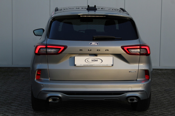 Ford Kuga 2.5-243pk PHEV ST-Line X. Van €. 54.937,- voor €. 43.735,- Trekgewicht van 2.100kg ! Elektr. panodak., elektr. trekhaak, stoel-, stuur- en voorraamverw., 360gr. Camera, HUD, AppleCarplay/Androidauto, Elektr. verstelb. comfortstoelen, LED verl.