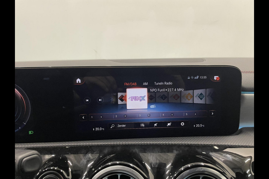 Mercedes-Benz CLA-Klasse Shooting Brake 250 e Business Solution AMG Limited Panoramadak Navigatie Apple Carplay/Android Auto Camera Parkeersensoren Elektrische achterklep Elektrische stoelen en verwarmd Virtual Cockpit Climate Control