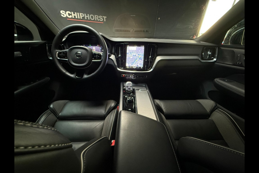 Volvo V60 B4 211pkplus darkPanoramatrekhaakleerharman kardonThunder Grey Bovag garantie 360 camera