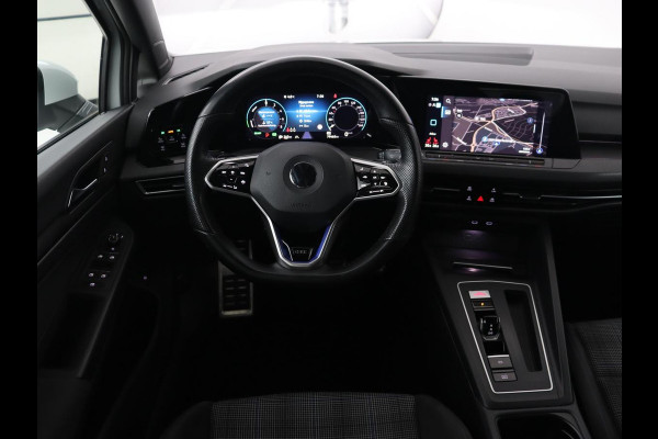 Volkswagen Golf 1.4 eHybrid GTE | Stoelverwarming | Adaptive cruise | Carplay | Navigatie | Parkeerhulp | Full LED | Sfeerverlichting | Climate control | PHEV | Plug In