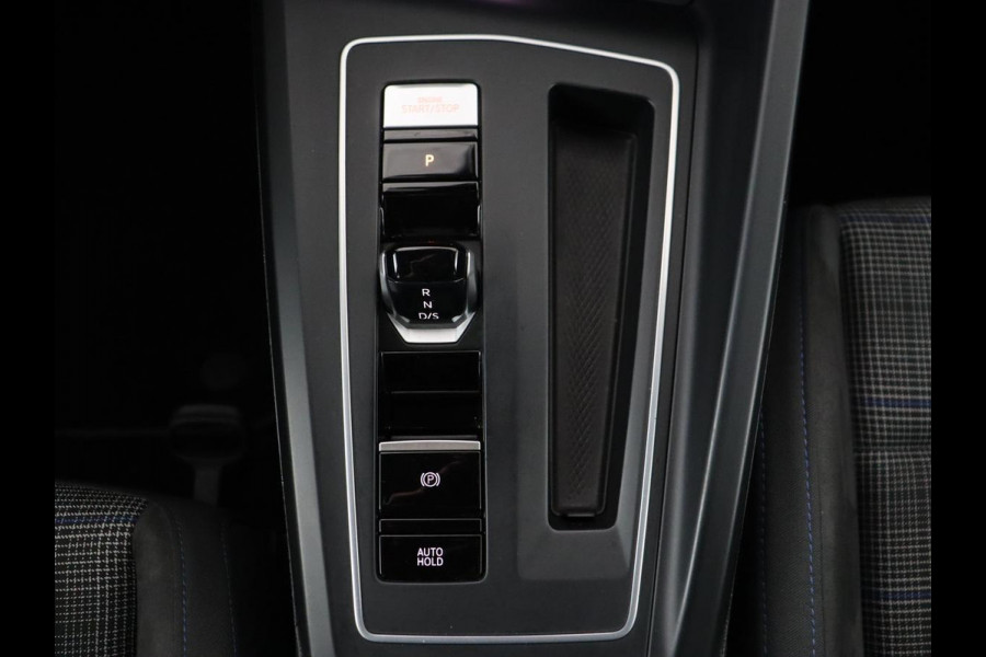 Volkswagen Golf 1.4 eHybrid GTE | Stoelverwarming | Adaptive cruise | Carplay | Navigatie | Parkeerhulp | Full LED | Sfeerverlichting | Climate control | PHEV | Plug In