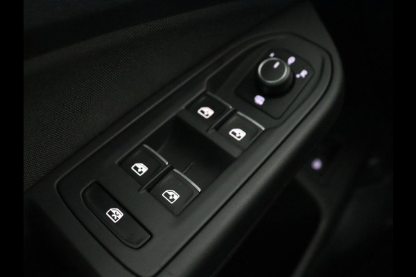 Volkswagen Golf 1.4 eHybrid GTE | Stoelverwarming | Adaptive cruise | Carplay | Navigatie | Parkeerhulp | Full LED | Sfeerverlichting | Climate control | PHEV | Plug In