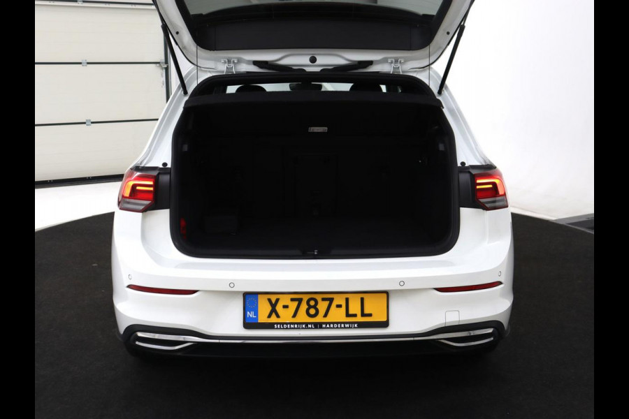 Volkswagen Golf 1.4 eHybrid GTE | Stoelverwarming | Adaptive cruise | Carplay | Navigatie | Parkeerhulp | Full LED | Sfeerverlichting | Climate control | PHEV | Plug In