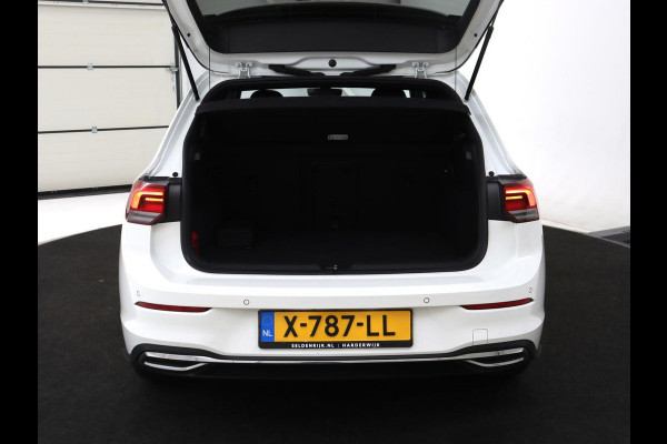 Volkswagen Golf 1.4 eHybrid GTE | Stoelverwarming | Adaptive cruise | Carplay | Navigatie | Parkeerhulp | Full LED | Sfeerverlichting | Climate control | PHEV | Plug In