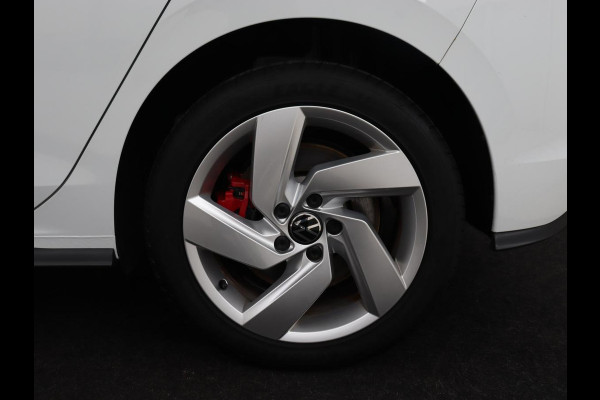Volkswagen Golf 1.4 eHybrid GTE | Stoelverwarming | Adaptive cruise | Carplay | Navigatie | Parkeerhulp | Full LED | Sfeerverlichting | Climate control | PHEV | Plug In