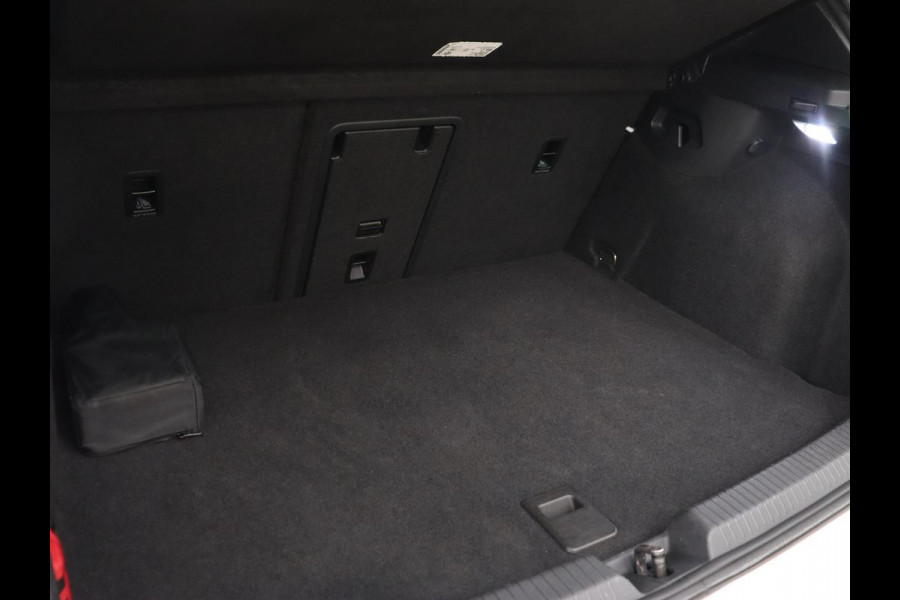 Volkswagen Golf 1.4 eHybrid GTE | Stoelverwarming | Adaptive cruise | Carplay | Navigatie | Parkeerhulp | Full LED | Sfeerverlichting | Climate control | PHEV | Plug In