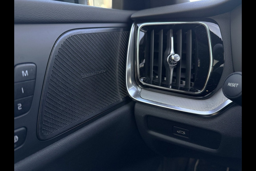 Volvo V60 B4 211pkplus darkPanoramatrekhaakleerharman kardonThunder Grey Bovag garantie 360 camera