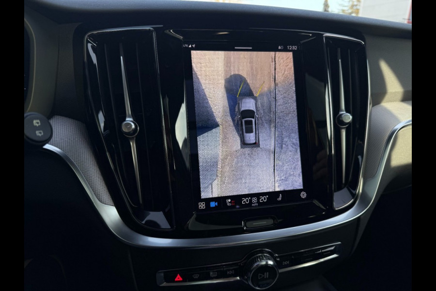 Volvo V60 B4 211pkplus darkPanoramatrekhaakleerharman kardonThunder Grey Bovag garantie 360 camera